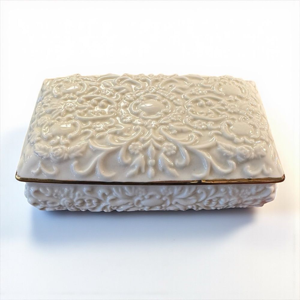 Vintage Centurion Collection Ivory Cream Porcelain Trinket Jewelry Box - Picture 2 of 10